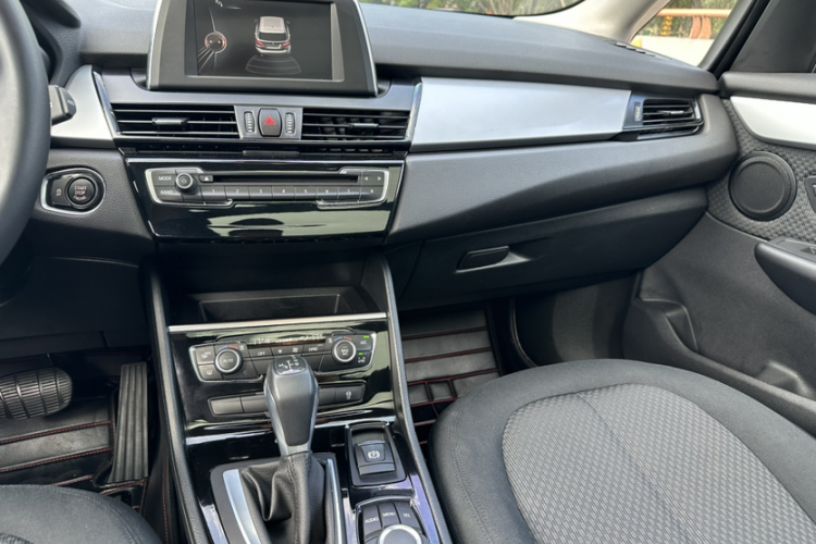 宝马2系旅行车 2016款 218i 领先型局部细节18