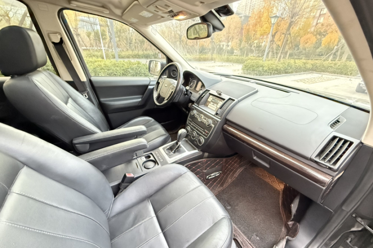 路虎 神行者2 2013款 2.0T Si4 SE汽油版中控内饰7002