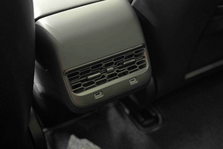 特斯拉 Model 3 2022款 后轮驱动版局部细节9005