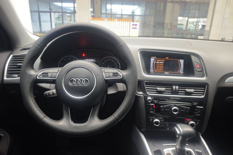 奥迪Q5 2017款 Plus 40 TFSI 技术型局部细节16