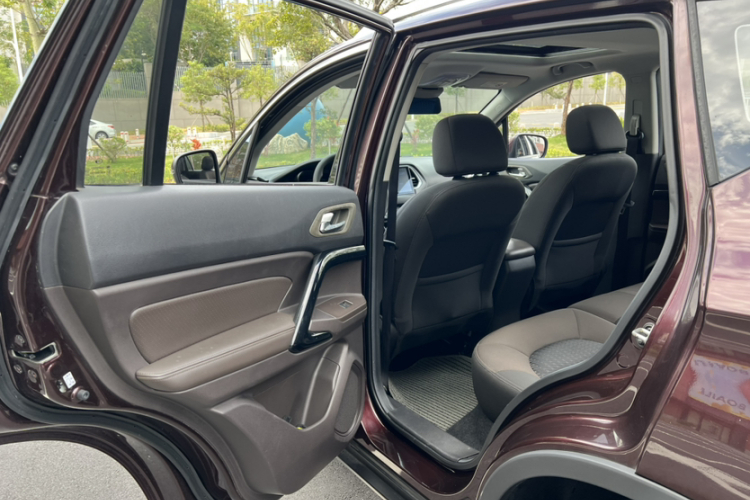 广汽传祺 传祺GS4 2015款 200T G-DCT精英版中控内饰7006