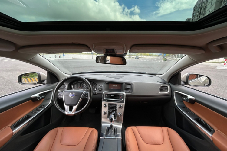 沃尔沃S60 2014款 S60L 2.0T 智远版中控内饰7014