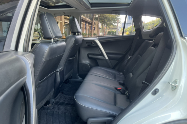 丰田 RAV4荣放 2018款 2.5L 自动四驱精英i版车身外观6003