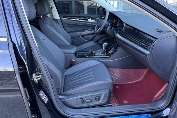 大众 帕萨特 2025款 出众款 330TSI 星空精英版中控内饰7005