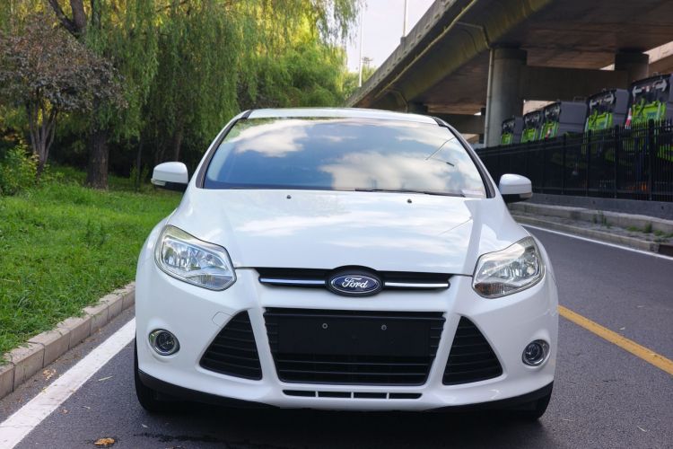 福特 福克斯 2012款 三厢 1.6L 自动风尚型车身外观6001