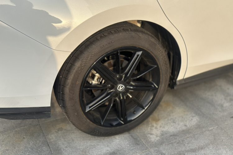 长安UNI-V 2022款 1.5T 尊贵型车身外观6007