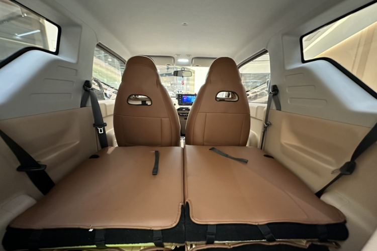 吉利银河 2024款 熊猫mini 200km 耐力熊中控内饰7005