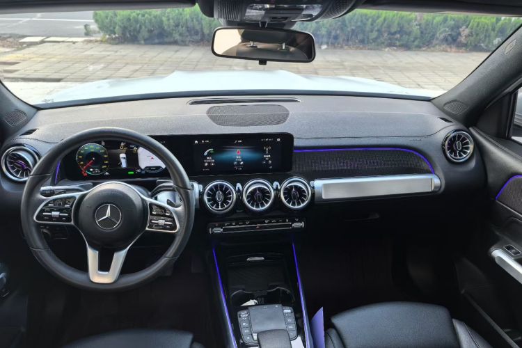 奔驰EQB 2023款 EQB 260中控内饰7004