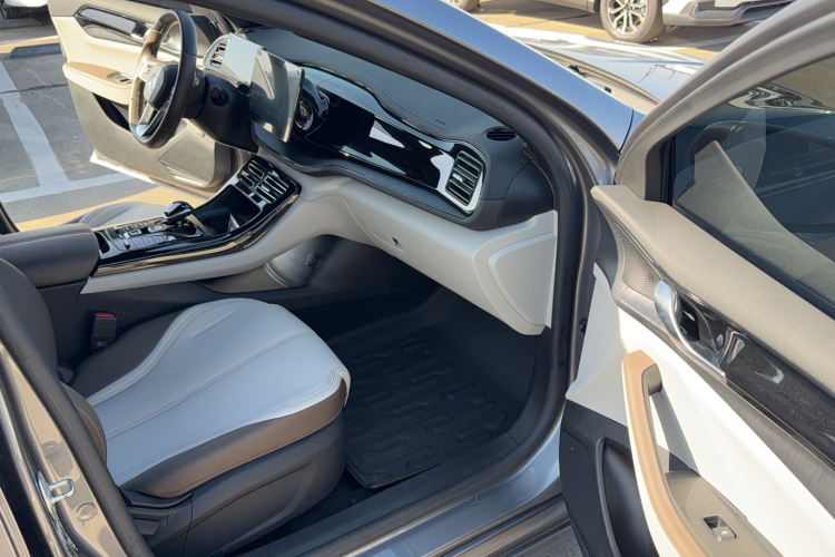 比亚迪 秦PLUS 2024款 荣耀版 DM-i 55KM领先型中控内饰7005