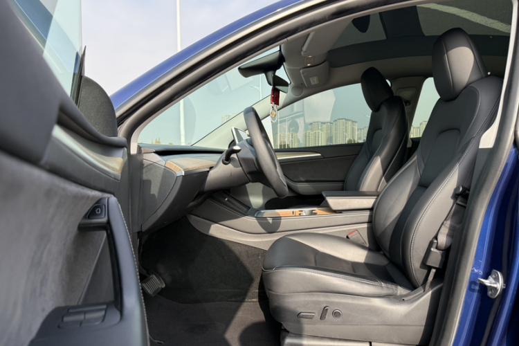 特斯拉 Model Y 2022款 改款 后轮驱动版中控内饰7002