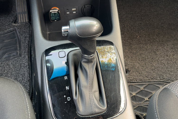 起亚K3 2017款  1.6L 自动15周年特别版GLS局部细节18