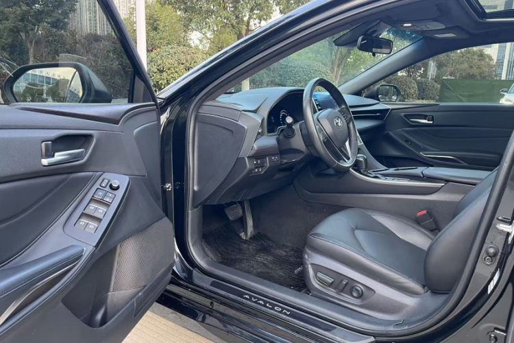 丰田 亚洲龙 2019款 2.0L XLE尊享版 国VI中控内饰7003