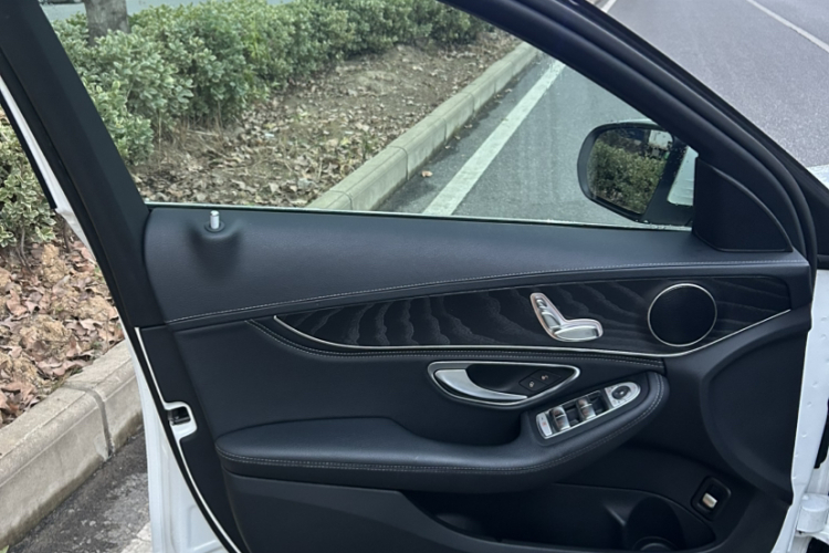 奔驰C级 2020款 改款 C 200 L 时尚型运动版中控内饰7012