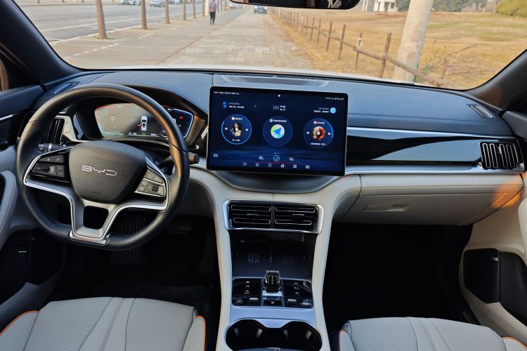 比亚迪 宋PLUS新能源 2023款 冠军版 EV 605KM 旗舰PLUS中控内饰7004