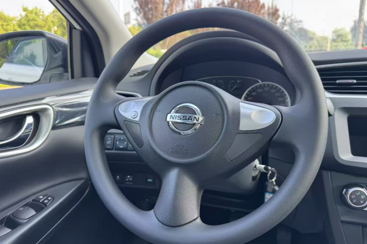 日产 轩逸 2024款 经典 1.6XE CVT舒适版中控内饰7002