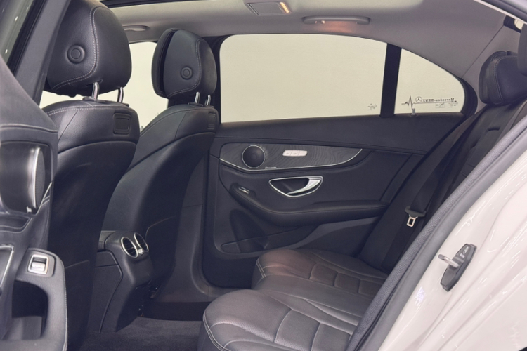 奔驰C级 2018款 C 200 L 运动版中控内饰7005