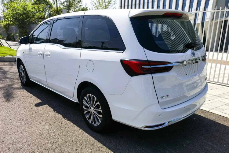 别克GL8 2023款 陆上公务舱 舒适型车身外观6008