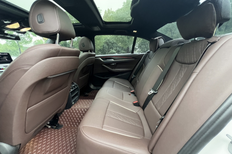 宝马5系新能源 2022款 改款 535Le M运动套装中控内饰7003