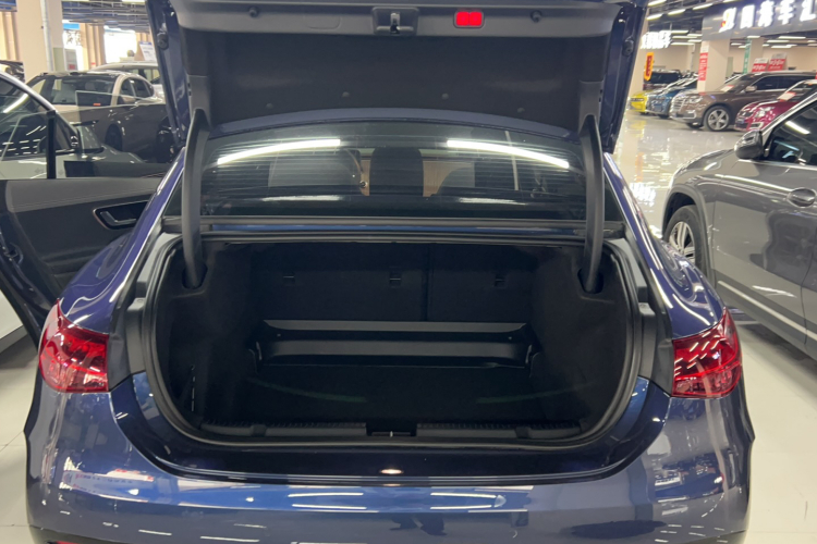 奔驰EQE 2022款 350 先锋版局部细节23