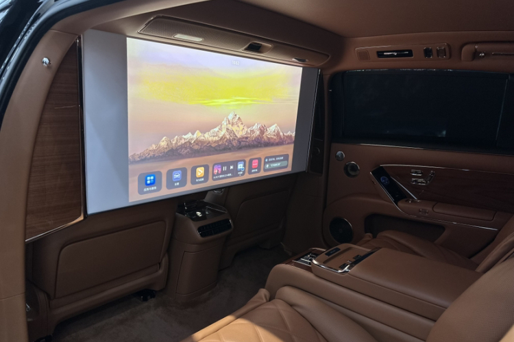 鸿蒙智行 尊界S800 2025款 增程 星辉行政版 4座中控内饰7008