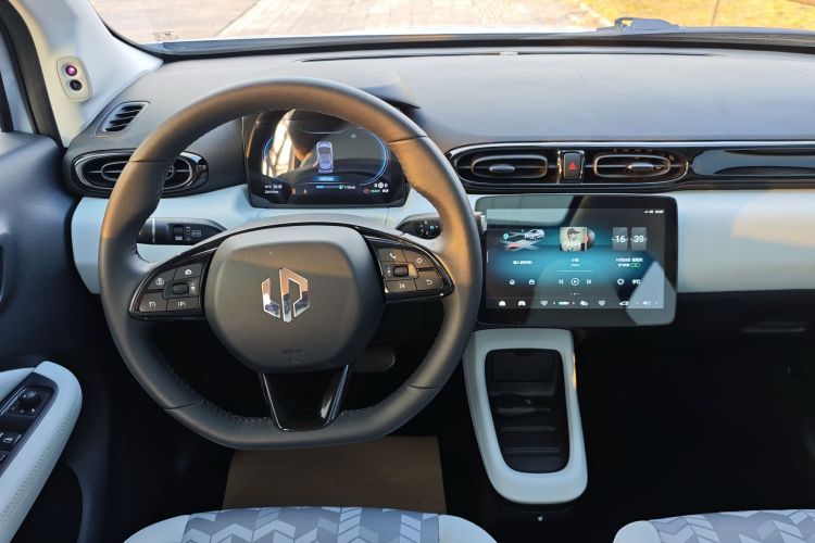 零跑汽车 零跑T03 2022款 星钻版中控内饰7004