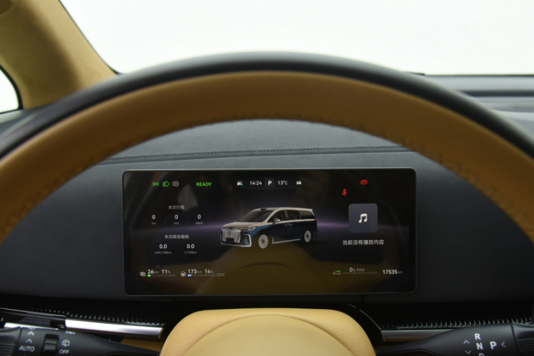 岚图汽车 岚图梦想家 2025款 PHEV 四驱旗舰乾崑版中控内饰15