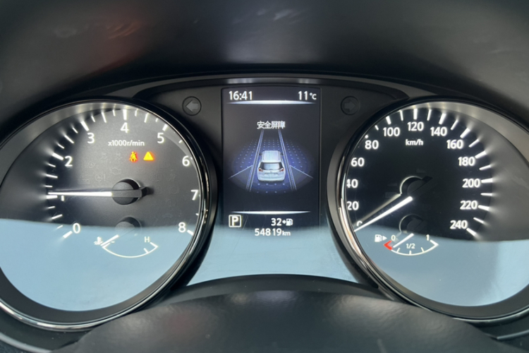 日产 奇骏 2021款 2.0L CVT 2WD XL Premium尊享纪念版中控内饰15