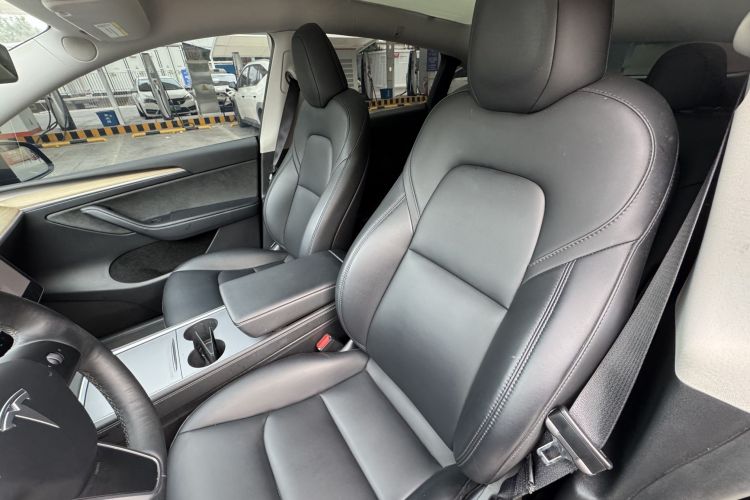 特斯拉 Model Y 2022款 改款 后轮驱动版局部细节9006