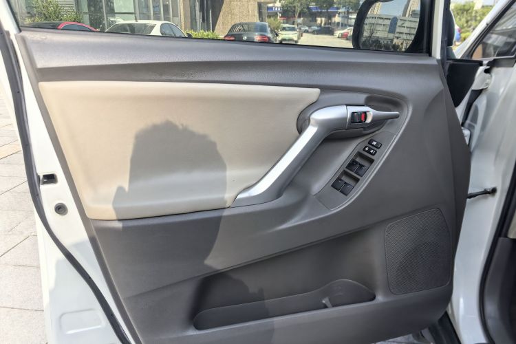 丰田 逸致 2015款 180E CVT跨界版中控内饰7007