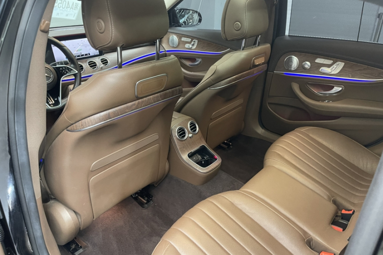 奔驰E级 2021款 E 300 L 尊贵型中控内饰7005