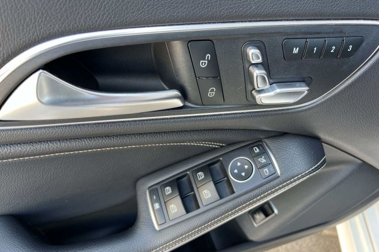 奔驰CLA 2019款 CLA 200 时尚型局部细节9002