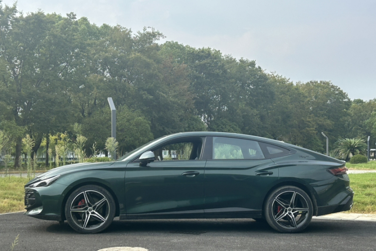 名爵 MG7 2023款 2.0T 自动Trophy+激擎耀世版车身外观6004