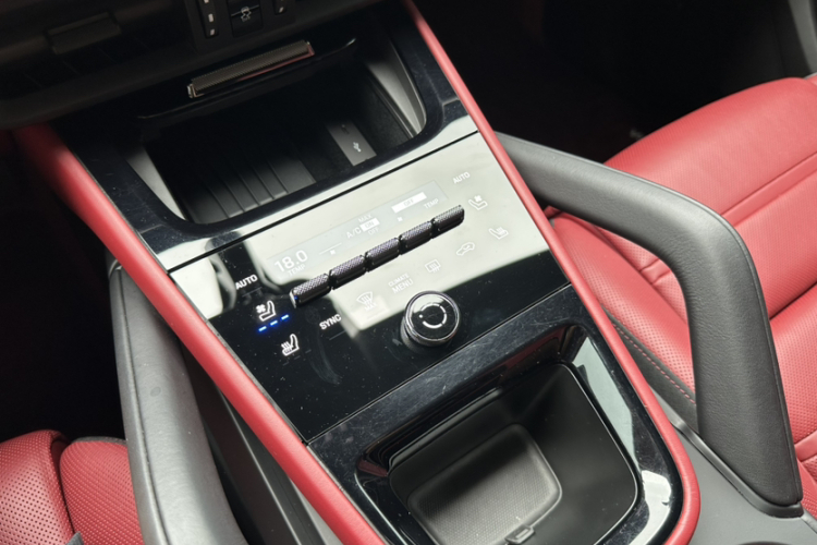 保时捷 2024款 Cayenne 3.0T中控内饰7007