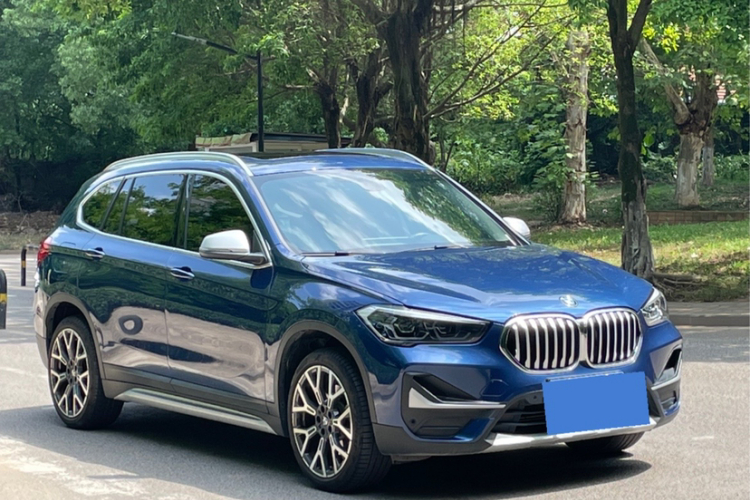 宝马X1 2021款 xDrive25Li 尊享型车身外观6004
