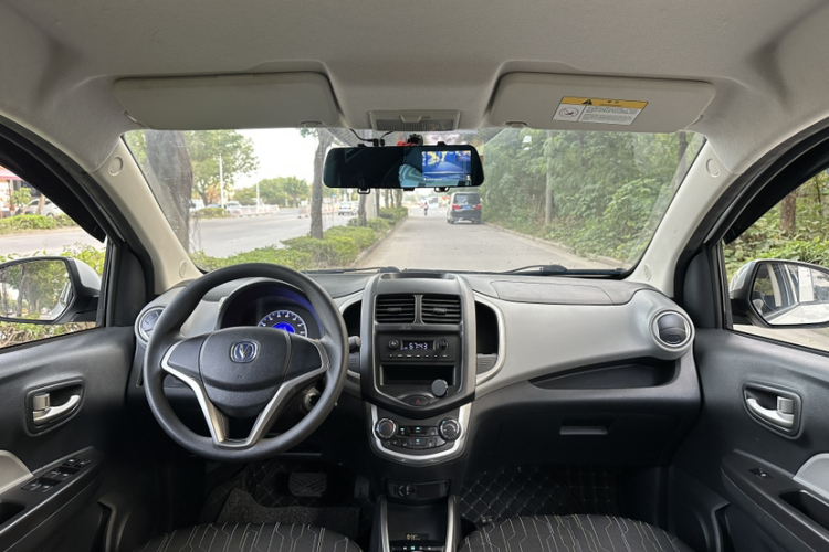 长安欧尚 奔奔E-Star 2021款 国民版 心悦版 磷酸铁锂（31.95kWh）中控内饰7009