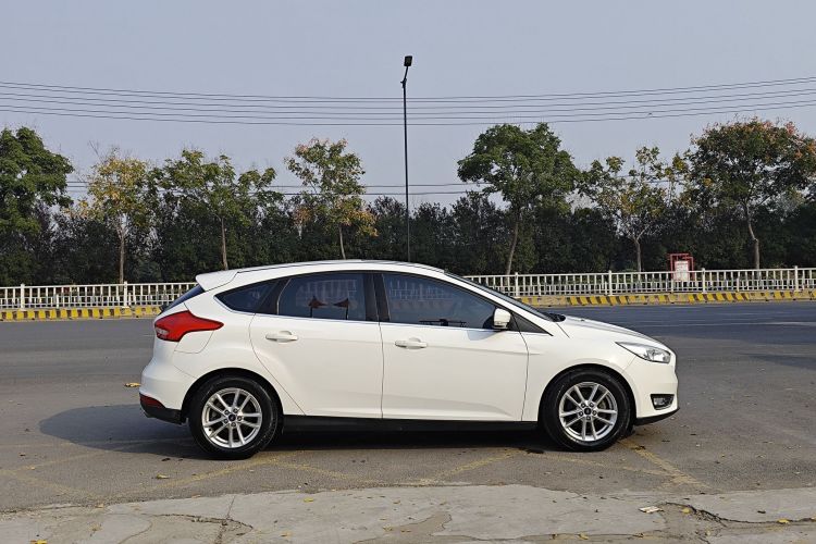 福特 福克斯 2015款 两厢 EcoBoost 180 自动精英型车身外观6001