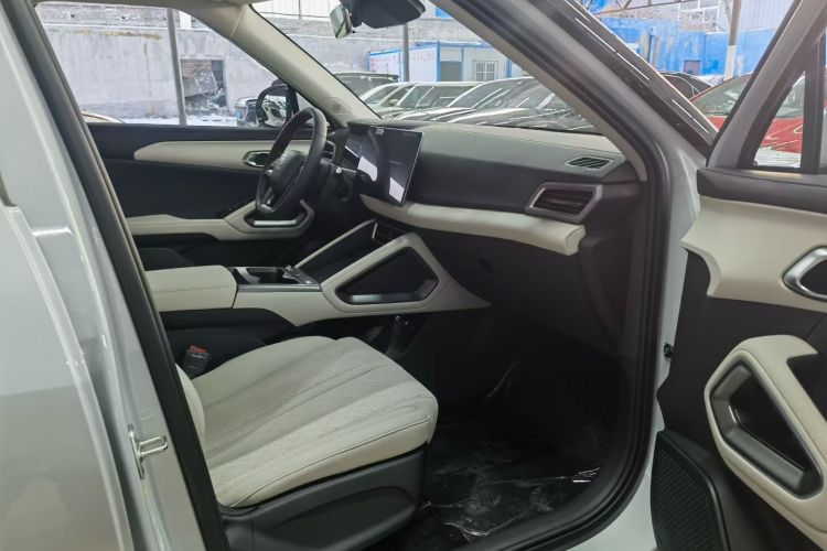 比亚迪 元UP 2025款 智驾版 401KM 活力版中控内饰7002