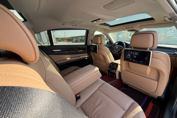 宝马7系 2014款 730Li 臻享型局部细节22