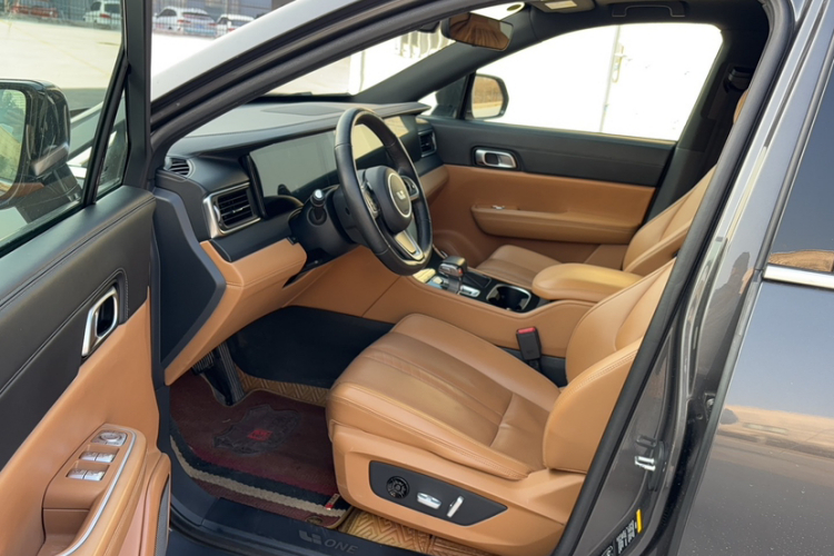 理想汽车 理想ONE 2021款 增程6座版中控内饰7002