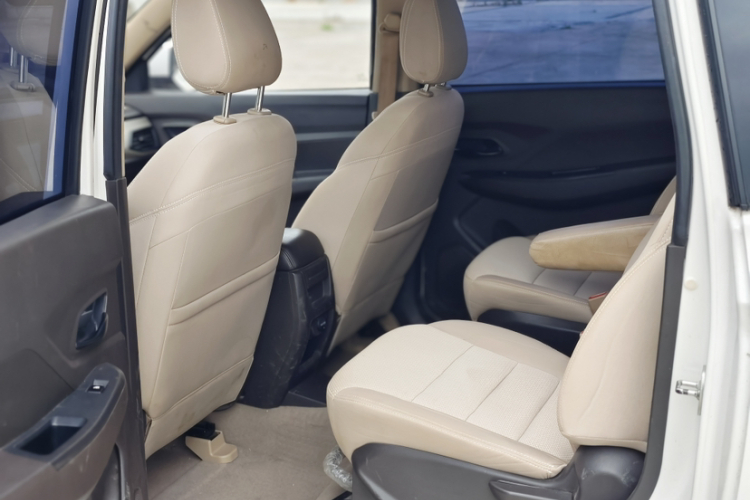 五菱汽车 五菱宏光 2019款 1.5L S标准型国VI LAR中控内饰7004