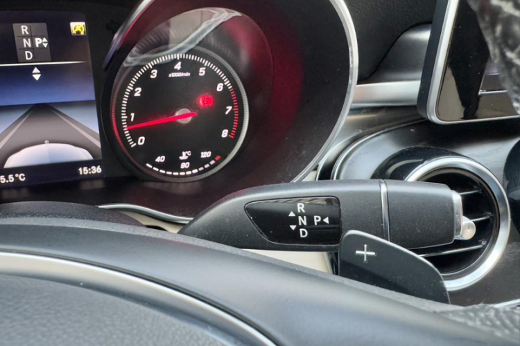 奔驰C级 2017款 C 200 L 运动版局部细节18