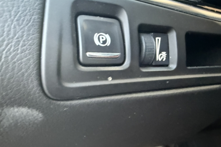 凯迪拉克XT6 2022款 2.0T 七座四驱豪华型中控内饰7015