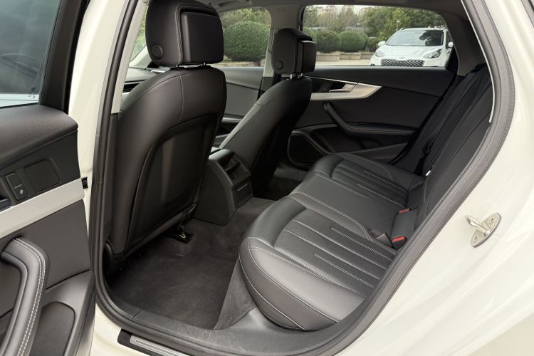 奥迪A4L 2020款 40 TFSI 时尚致雅型中控内饰7003