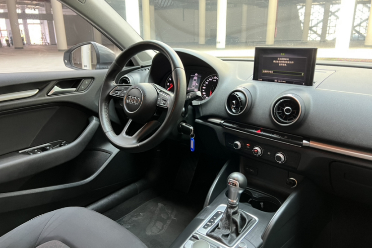奥迪A3 2019款 Limousine 35 TFSI 进取型 国VI中控内饰7002