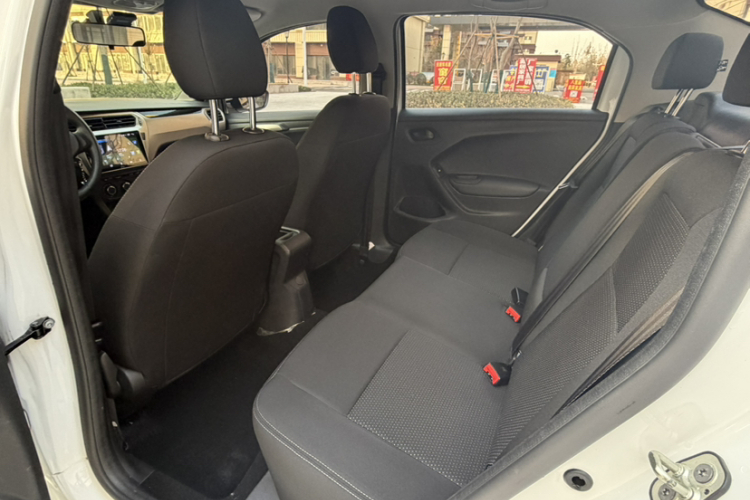 标致301 2017款 1.6L 自动舒适版中控内饰7001