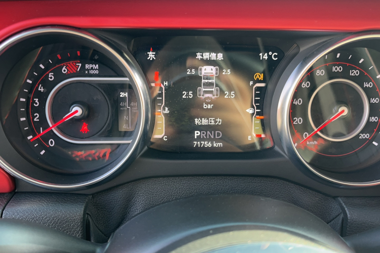 Jeep 牧马人 2021款 2.0T 罗宾汉四门版中控内饰15