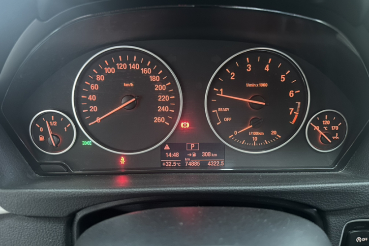 宝马3系 2015款 316Li 时尚型中控内饰15