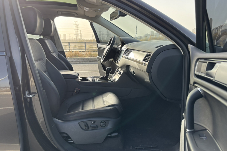 大众 途锐 2016款 3.0TSI 标配型中控内饰7009