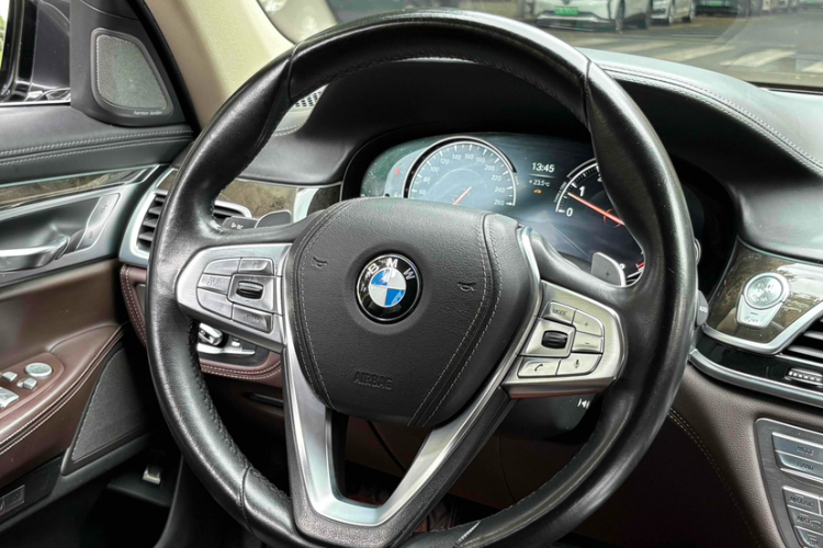 宝马7系 2016款 740Li 领先型局部细节13