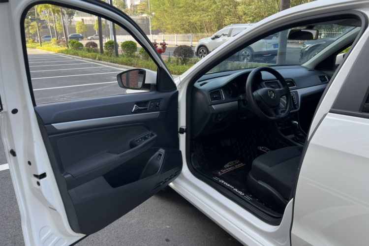 大众 朗逸 2017款 1.6L 自动风尚版中控内饰7004